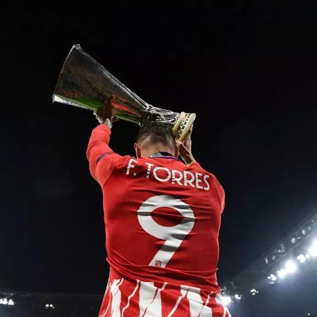 「战时政治建警」乘胜追击,又一盗窃车内财物的犯罪嫌疑人落网-kycom(图1) 「战时政治建警」乘胜追击,又一盗窃车内财物的犯罪嫌疑人落网-kycom(图1)