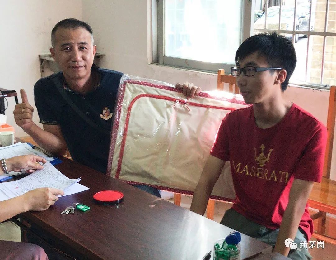 百合种植前景好,成白碗窑群众脱贫新路子【kycom】(图1) 百合种植前景好,成白碗窑群众脱贫新路子【kycom】(图1)