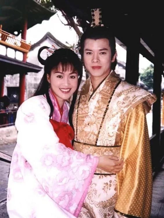 ky.com:专家解析:草鱼体形特征有哪些(图2) ky.com:专家解析:草鱼体形特征有哪些(图2)