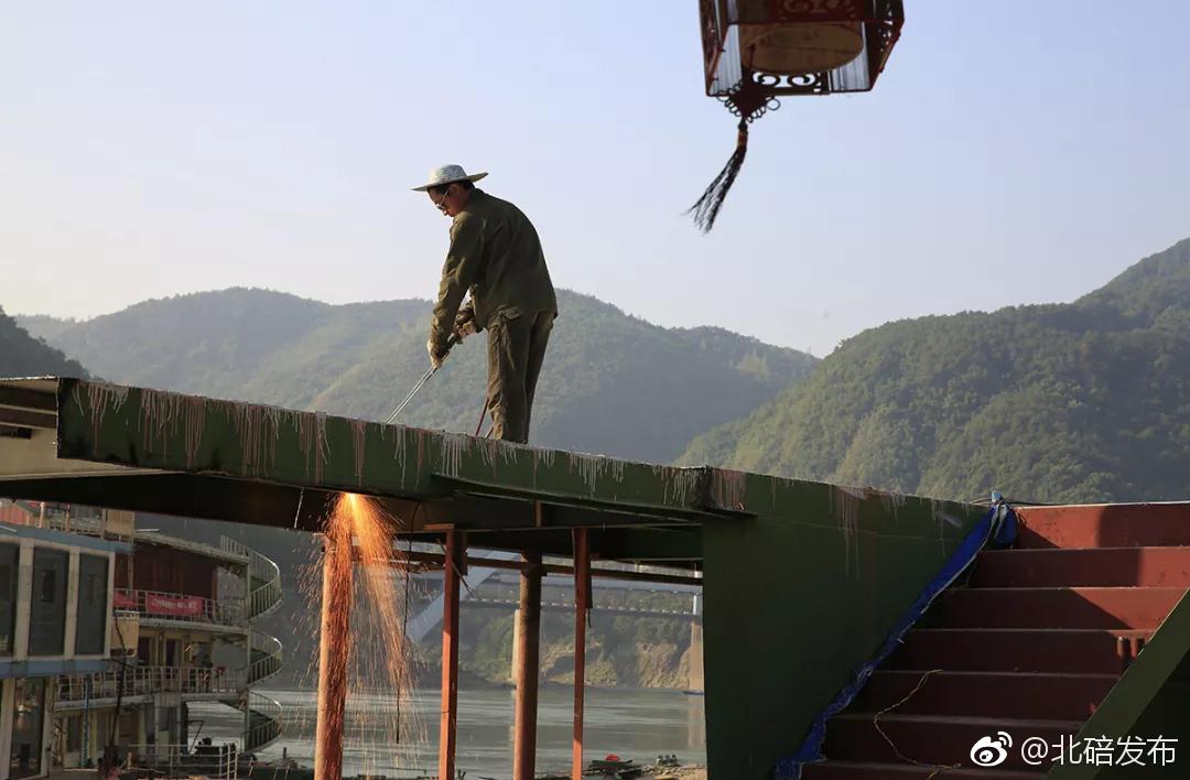 ‘ky.com’昭通盐津县公安局召开党委理论中心组集中学习会议(图2) ‘ky.com’昭通盐津县公安局召开党委理论中心组集中学习会议(图2)